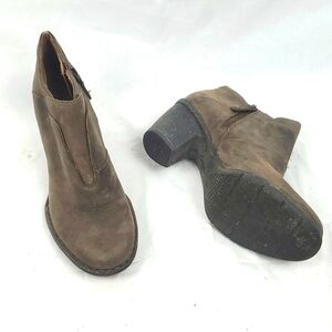 Clarks Unstructured Brown Suede‎ Booties